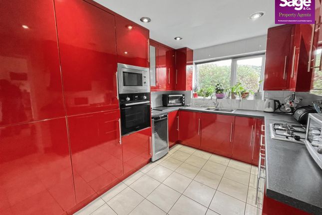 29, Hillcrest, New Inn Pontypool photo 3