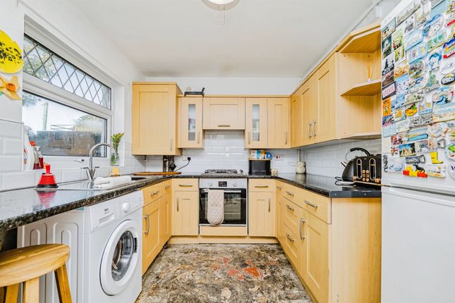 58, Jenner Road, Barry photo 4