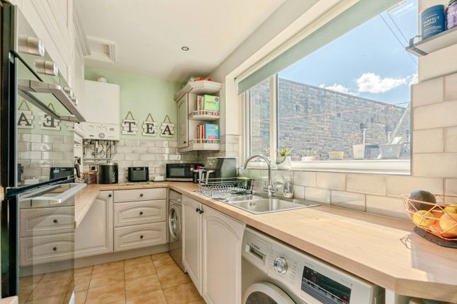 17, Lennox Street, Burnley photo 2