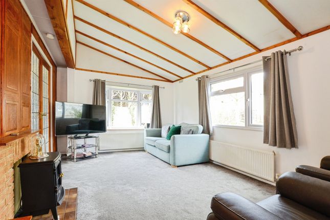 12, Kings Heath Park, Bower Heath Lane, Harpenden photo 3