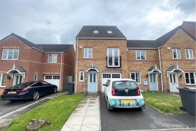 Thumbnail Town house to rent in Bellcross Way, Monk Bretton, Barnsley