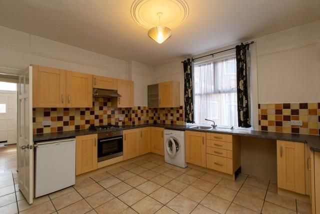 Flat to rent in Knighton Fields Road West, Leicester