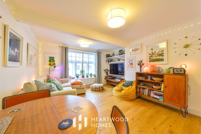 Thumbnail Flat for sale in Chequer Street, St. Albans