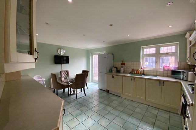 2 Chafford Walk, Rainham photo 3
