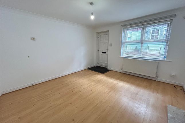 Terraced house to rent in Marlborough Street, Scarborough