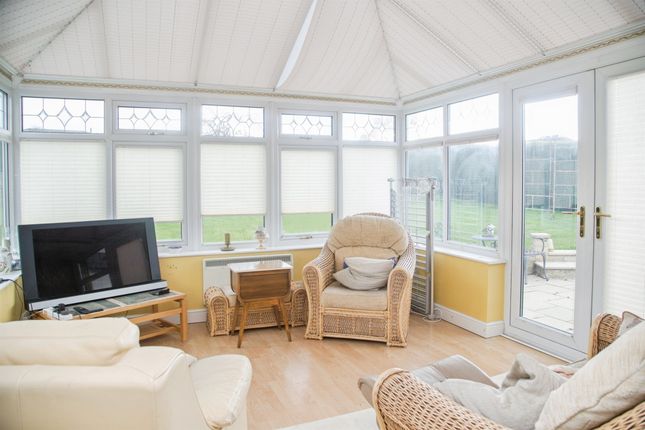 4, Oakfield Grove, Huddersfield photo 3
