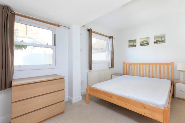 Flat for sale in St James's Drive, Wandsworth, London