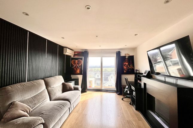 5 Suncroft Place, Green Lane, Chessington photo 2