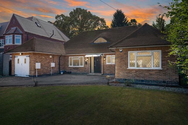 Thumbnail Bungalow to rent in The Broadway, Oadby, Leicester