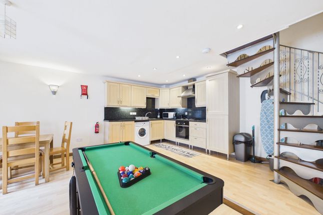 5 Maple Drive, Cheltenham photo 4