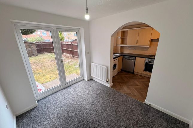 12, Bushelton Close, Coventry photo 4