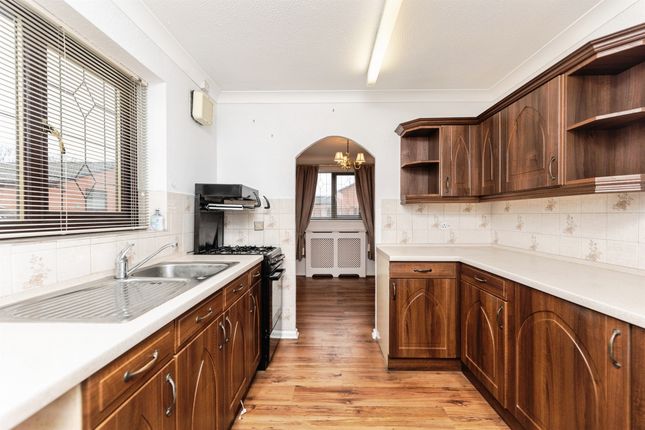 18, Perth Drive, Wakefield photo 3