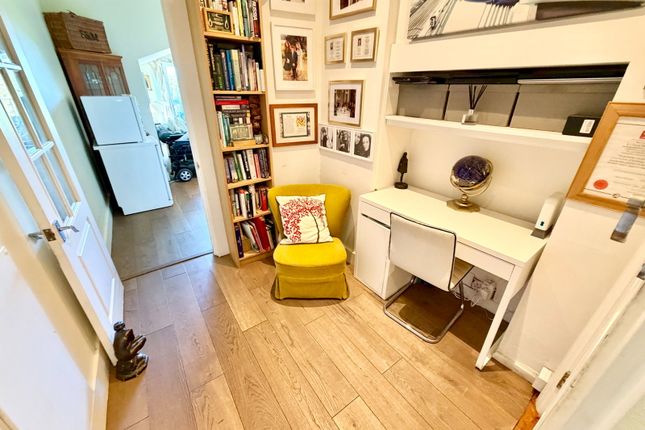 225, Salmon Street, London photo 4