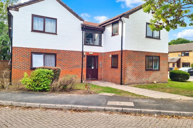 1-bed flat on 22, Elliot Close, Southampton, £120,000
