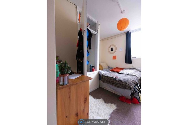 Carlton Grove, Peckham, London photo 5