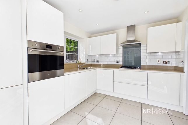 2 The Bungalow, Suncroft Place, Green Lane, Chessington photo 4