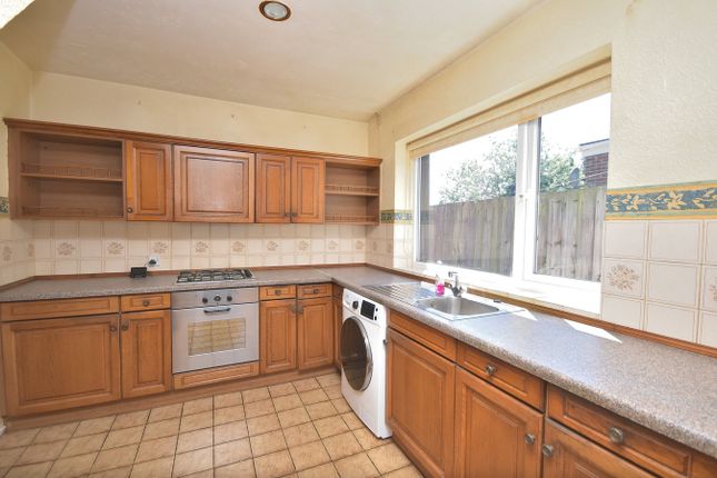 28, Hoylake Drive, Northampton photo 4