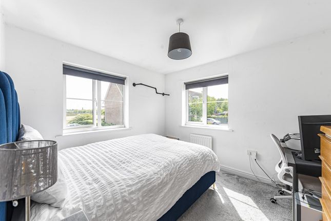 24, Baker Crescent, Kent photo 4