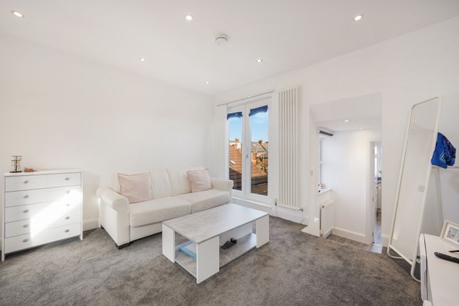 Flat 3, 5, Herbert Road, London photo 2