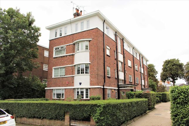 Flat to rent in Lyndhurst Court, Churchfields, South Woodford