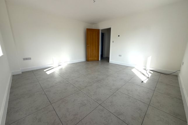 6a, Sutton Crescent, Freethorpe photo 4