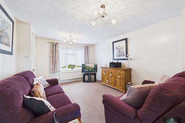 8, Jacobean Close, Maidenbower photo 3