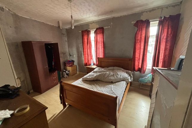11, Eldon Road, Huddersfield photo 2