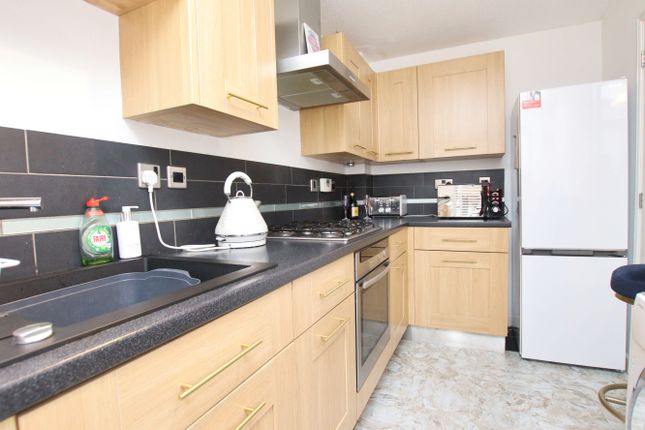 14, Acorn Grove, Church Village photo 4