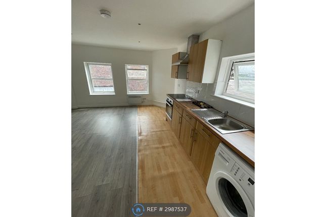 Flat, Bank St, Maidstone photo 2