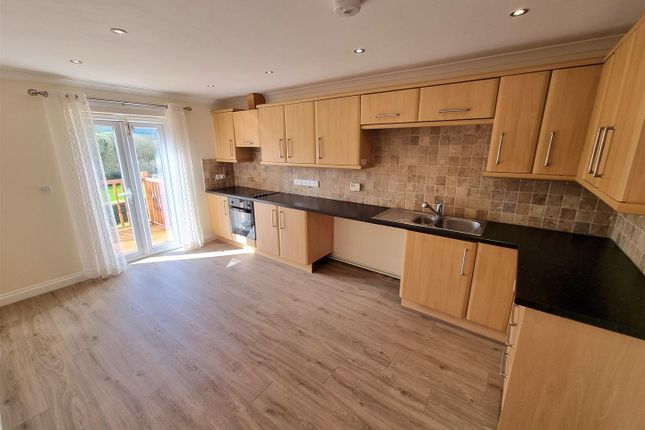 19, Well Meadow, Launceston photo 2