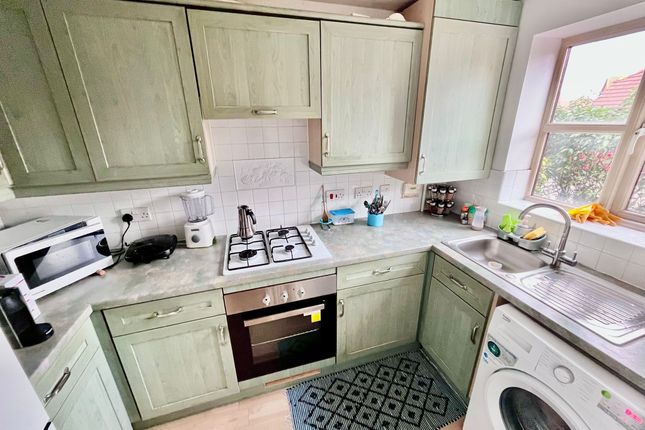 9 Deacon Place, Middleton, Milton Keynes photo 3