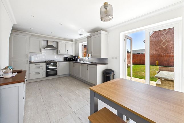 2, Jubilee Crescent, Manningtree photo 4
