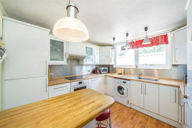 84, Hardel Walk, London photo 4