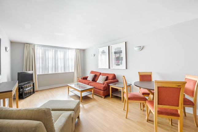 Thumbnail Flat to rent in Queen Street, London