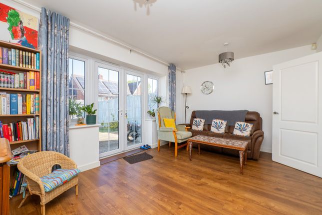 31, Damson Way, Carshalton photo 4
