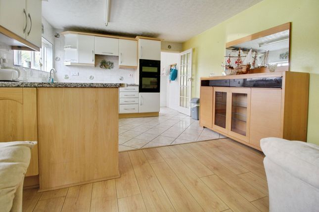 2 Chelworth Road, Swindon photo 4