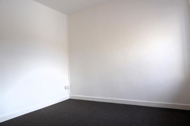 Flat to rent in Ysguthan Road, Aberavon, Port Talbot