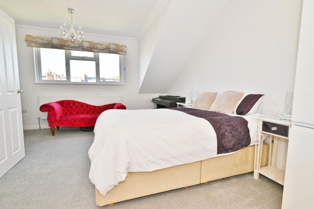 10a, Riverview Gardens, Strawberry Hill photo 5