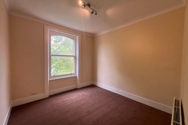 Flat 4, 61 Warminster Road, London photo 5