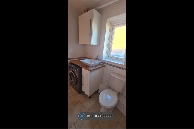 Saffron Close, Taunton photo 4