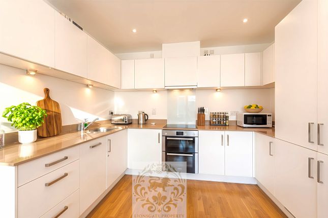 3 Cephas Avenue, London photo 3