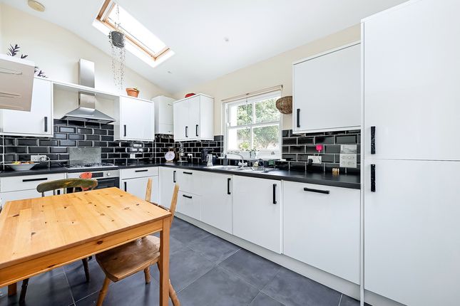 33b, Breakspears Road, London photo 2