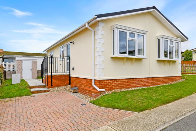 2-bed caravan on 35, East Avenue, Althorne, £195,000