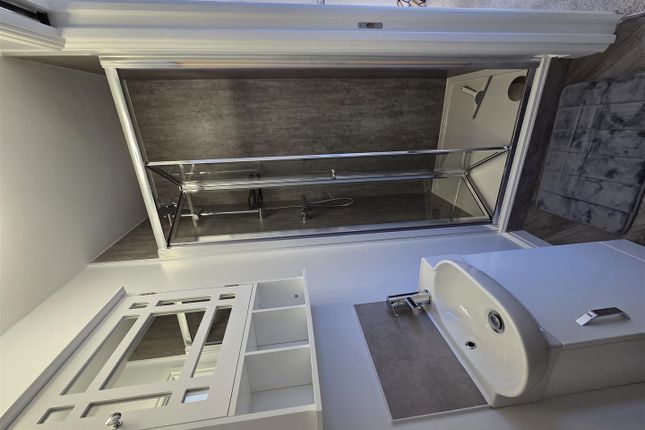 Ensuite 8.Jpg