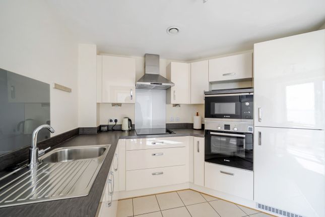 Flat 39, Tudor Rose Court,, South Parade, Hampshire photo 3