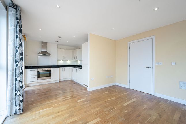 Zenith Close, Colindale photo 4