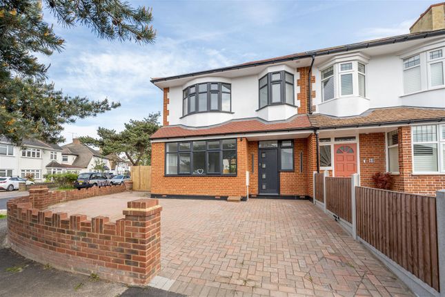 Thumbnail Property for sale in Blackthorne Drive, London