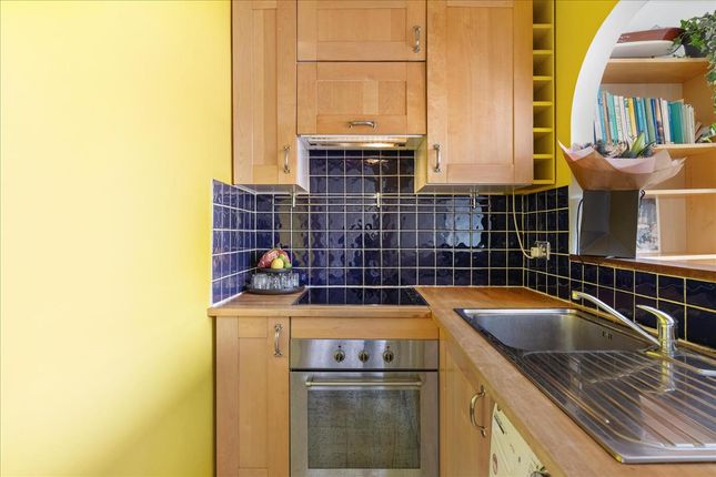 8E, Castletown Road, London photo 2