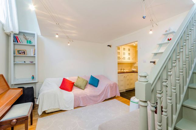Thumbnail Flat to rent in Goring Road, 2BT, Bounds Green, London