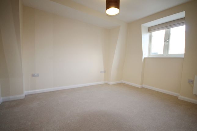 Flat for sale in Woodford Way, Witney